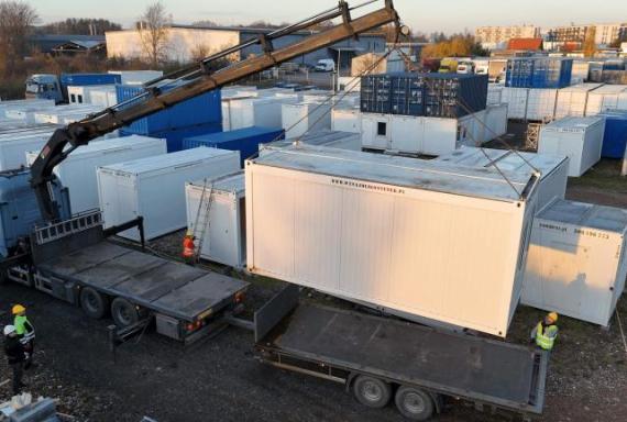 logistyka eventówRozładunek HDS kontenera