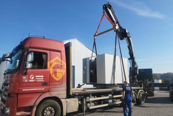 logistyka eventówZaładunek HDS centrum frezarskiego 